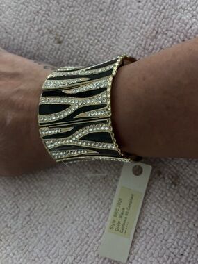 BANGLE BANGLE BY AMARITA SINGH -Stretch Bracelet with Crystal Accents NWT